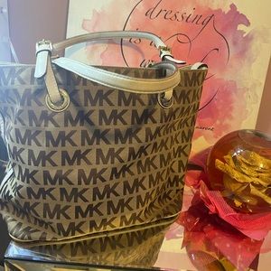 Used Authentic Michael Kors Shoulder Bag